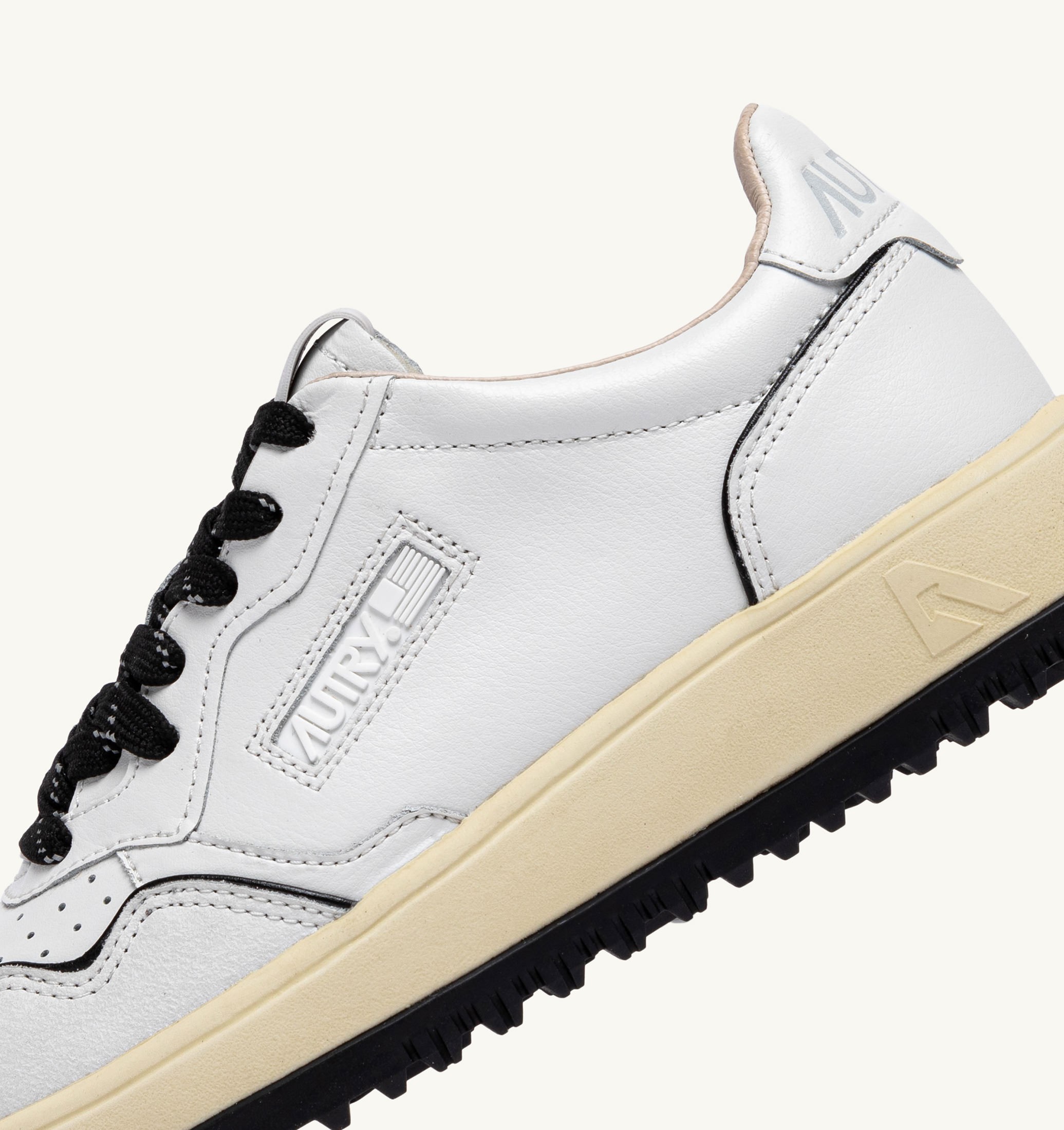 SNEAKERS GOLF LOW IN PELLE BIANCA E NERA